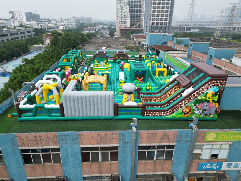 T6-801 768m² Inflatable Park