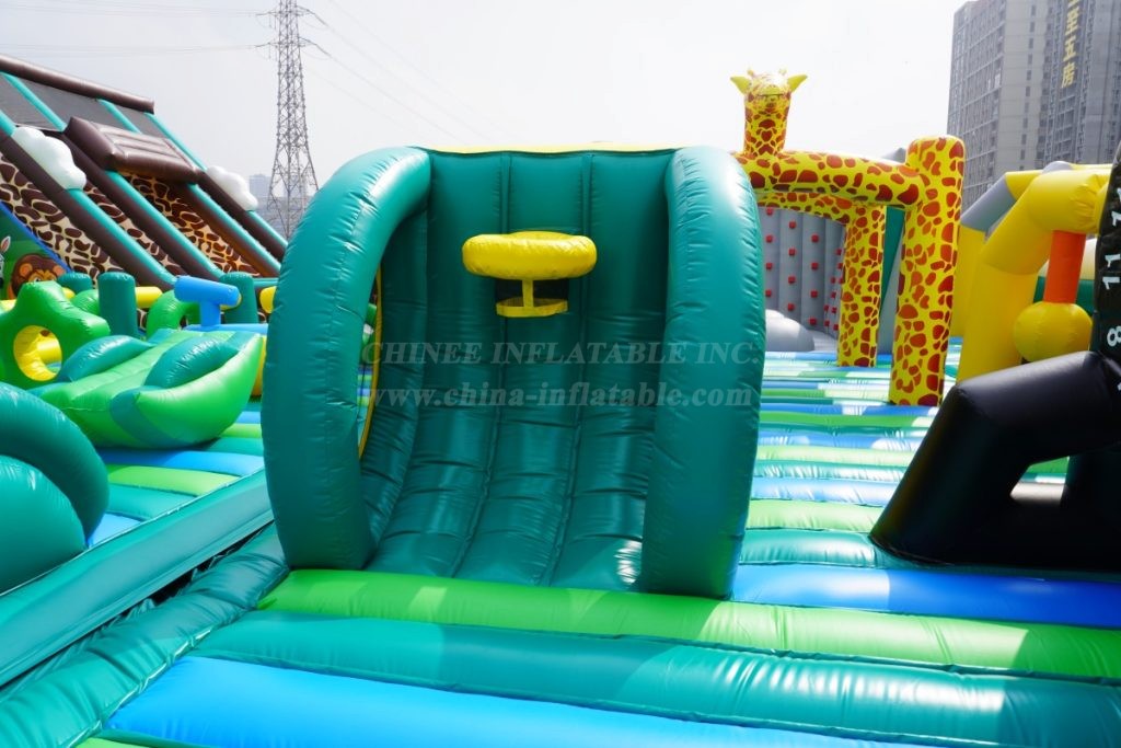 T6-801 768m² Inflatable Park