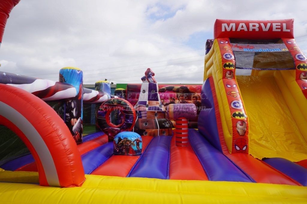 T6-823 Marvel & DC Superheroe Bouncy Castle